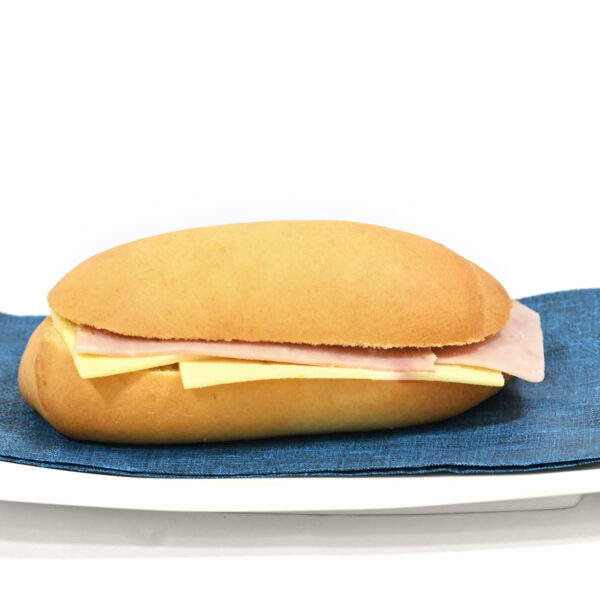 Sandwich con Jamon de Pollo y queso mozarella