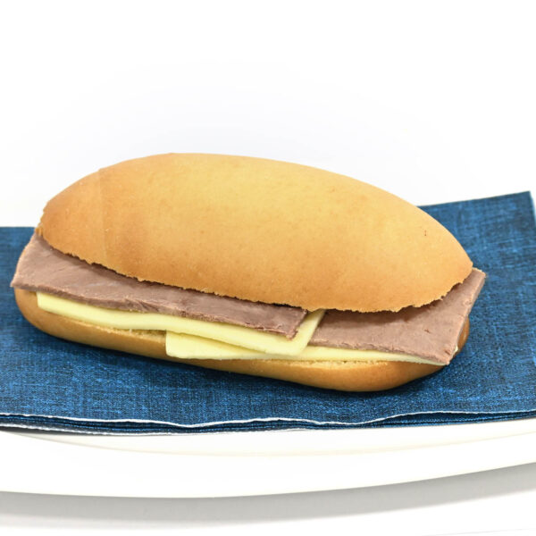 Sandwich con Roastbeef y queso mozarella