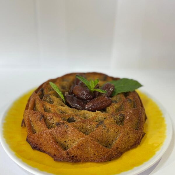 Torta de Dátiles con Yogurt Griego